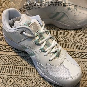 NWOT White Easy Spirit Sneakers